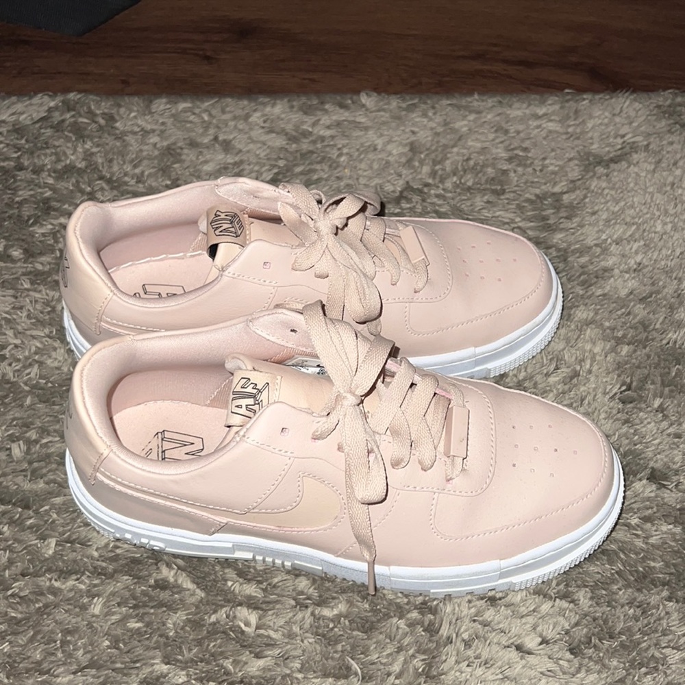 Nike Air Force 1 Pixel